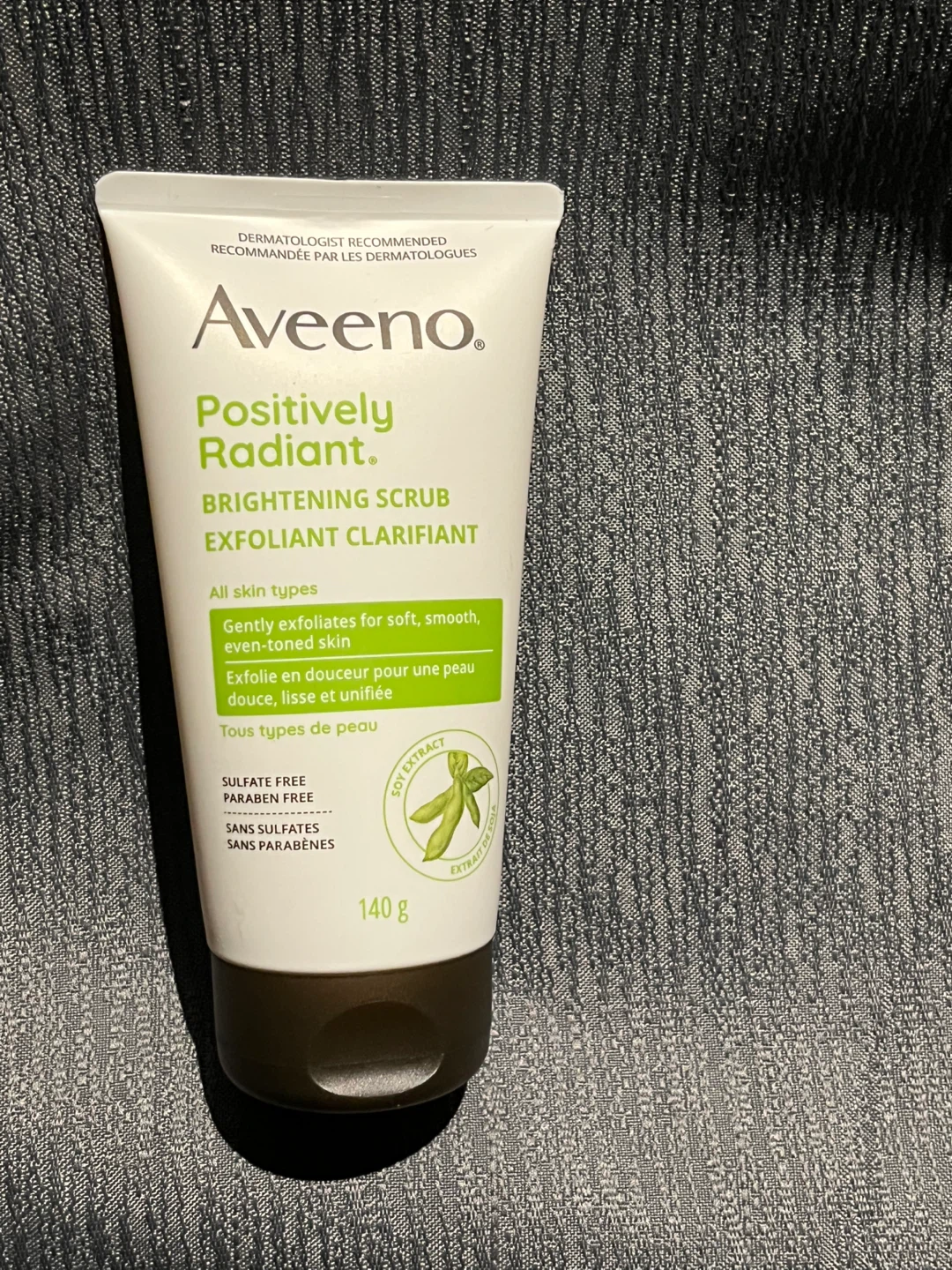 Aveeno Positively Radiant Brightening Scrub 140g