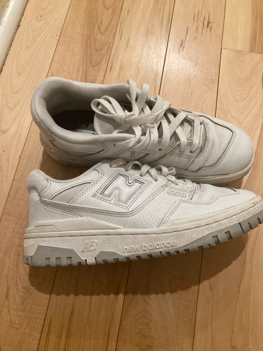 New Balance 550 White Sneakers 7.5 Women’s