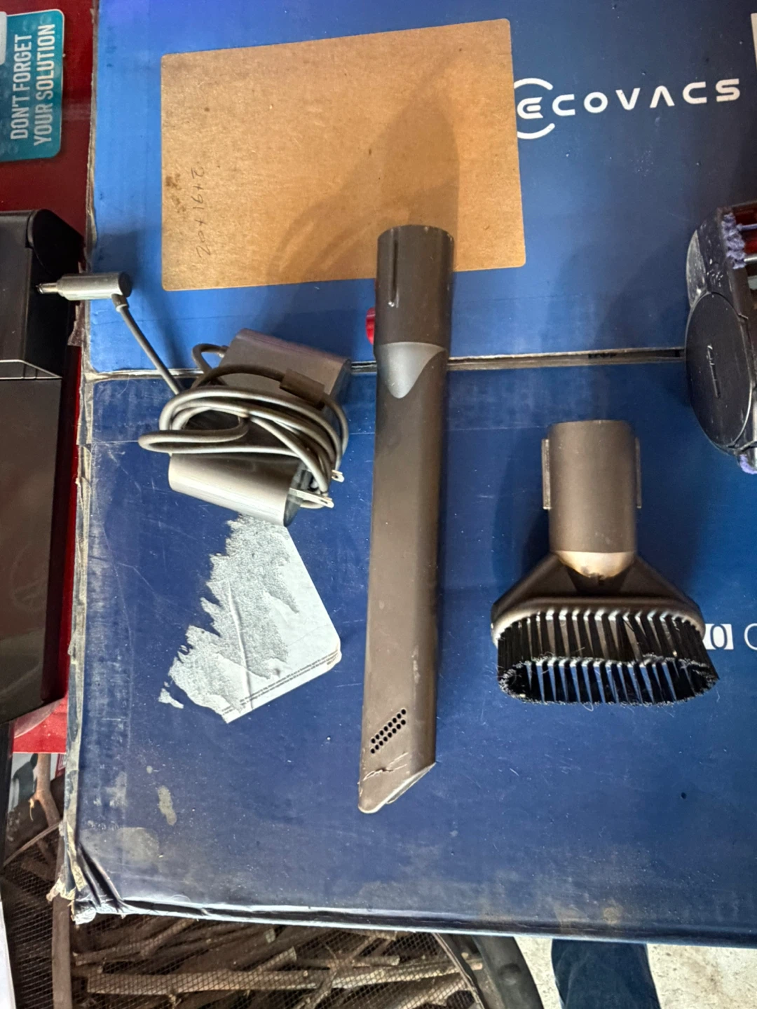 Dyson v8 Vacuum - photo 3