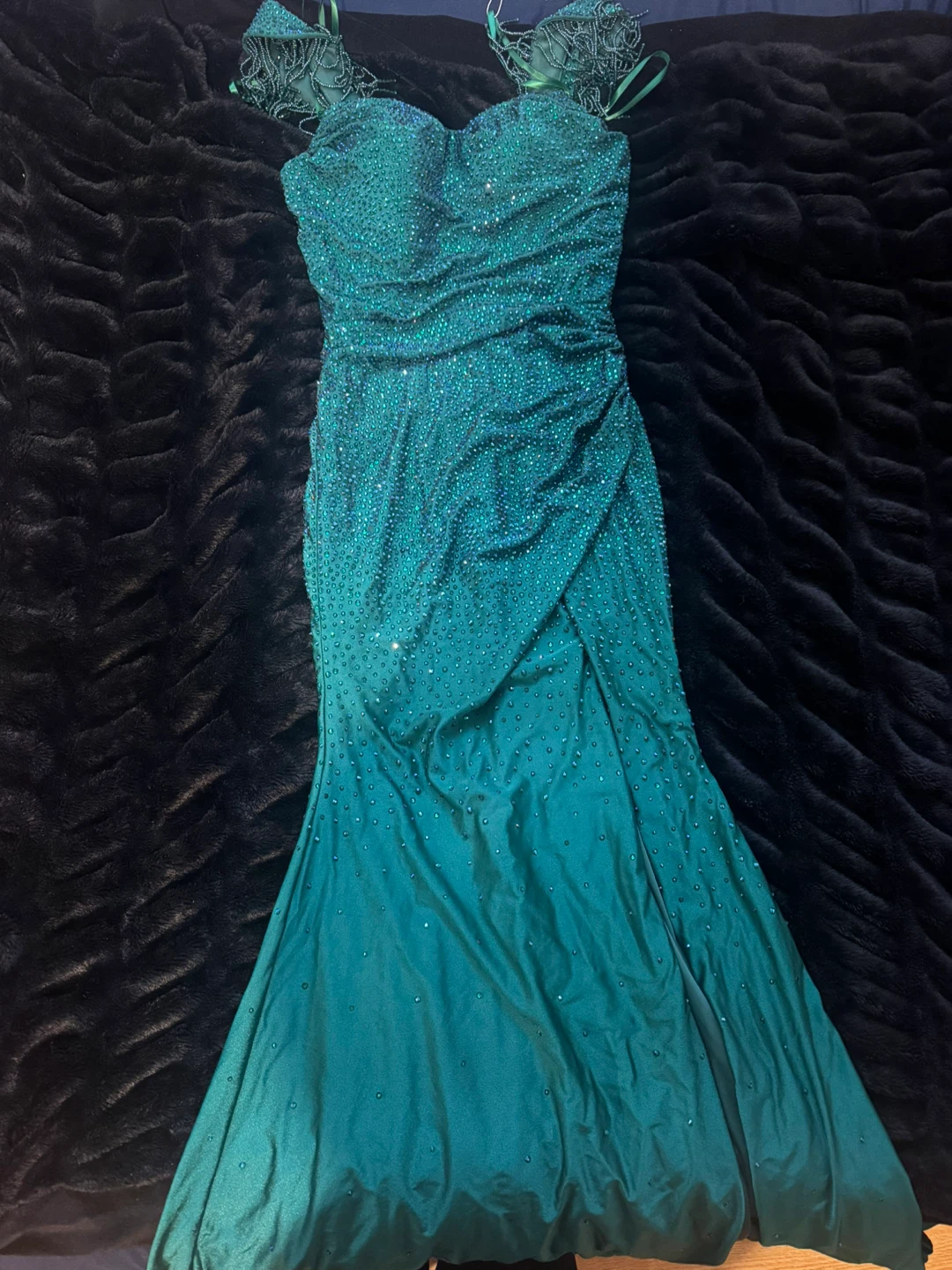 Sparkly Green Evening Gown with Matching Handbag - photo 2