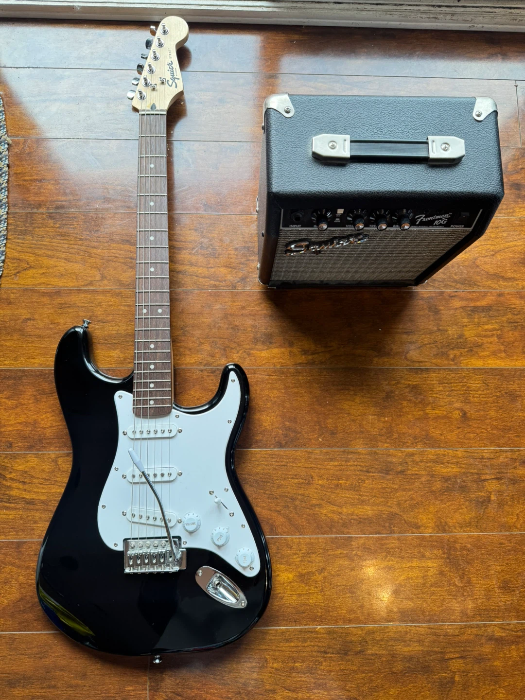 Squier Strat Electric Guitar with Fender Amp and Gig Bag - photo 2