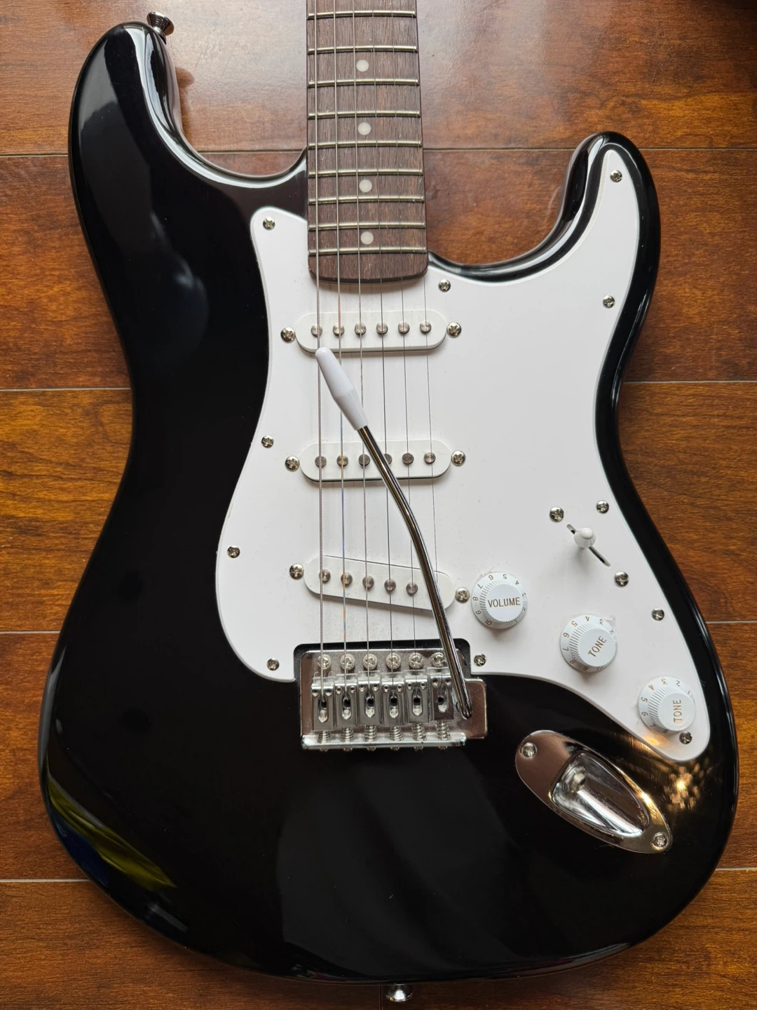 Squier Strat Electric Guitar with Fender Amp and Gig Bag - photo 4