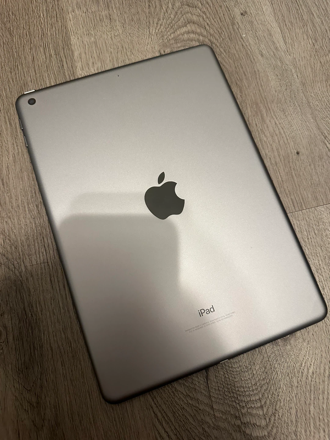 Apple iPad 32GB 6th Generation (2018) Model A1893 - Space Grey