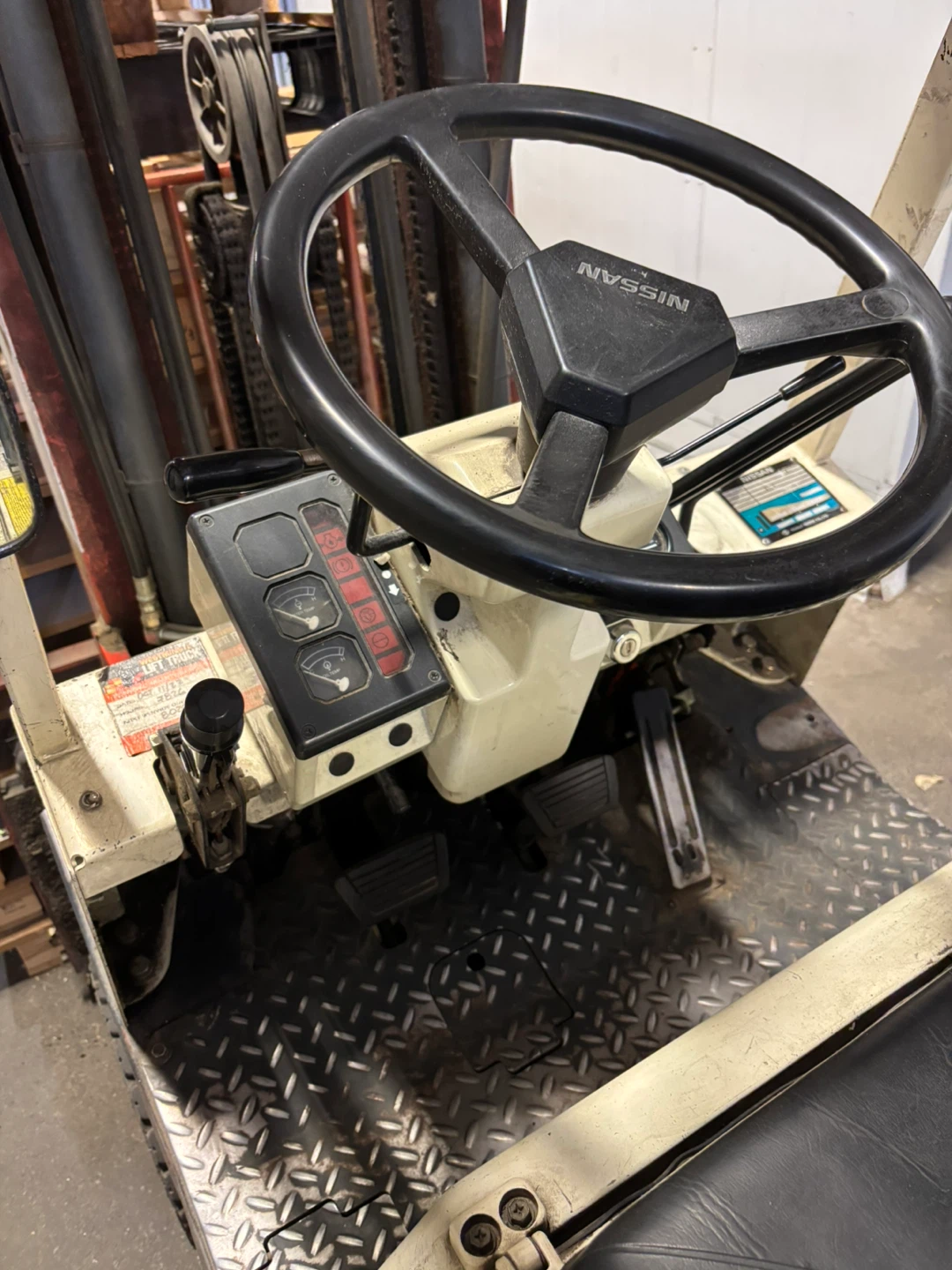 Nissan Enduro 30 Forklift - photo 4