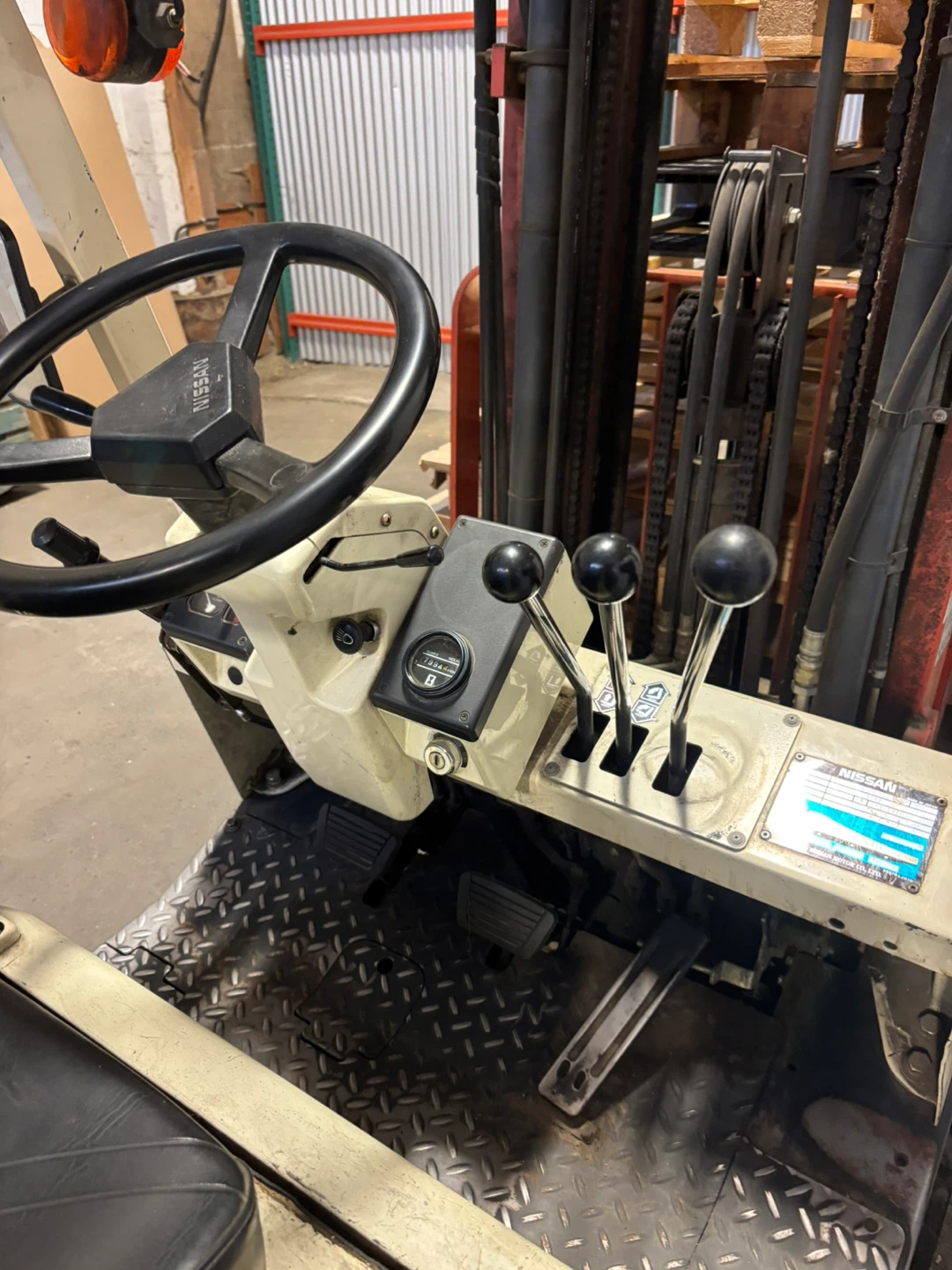 Nissan Enduro 30 Forklift - photo 3