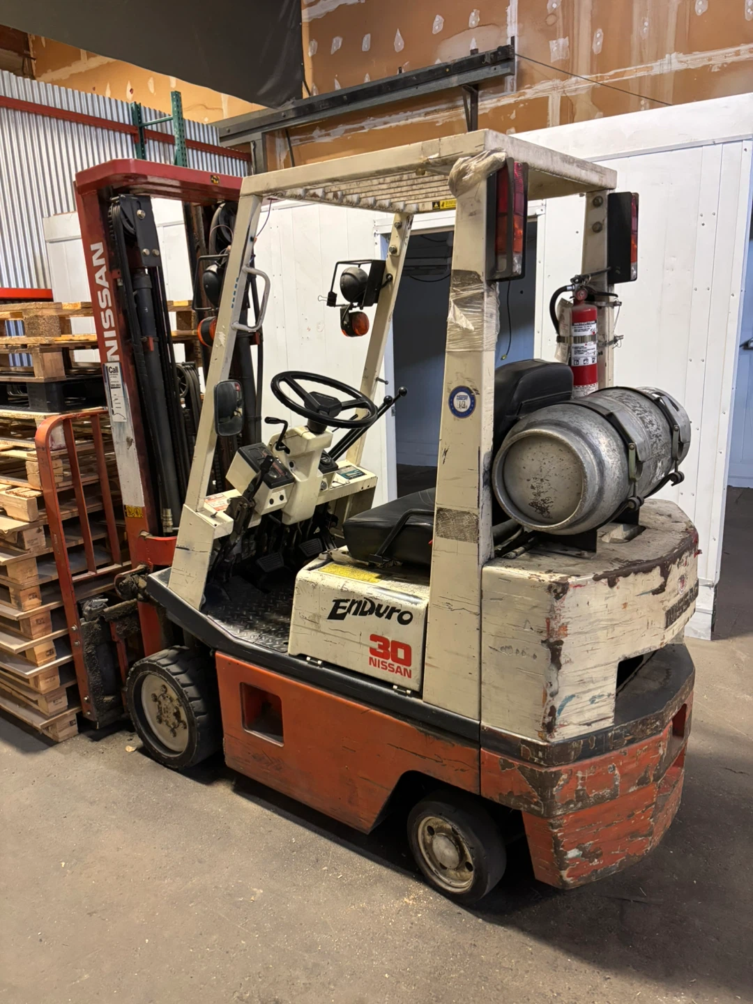 Nissan Enduro 30 Forklift - photo 2