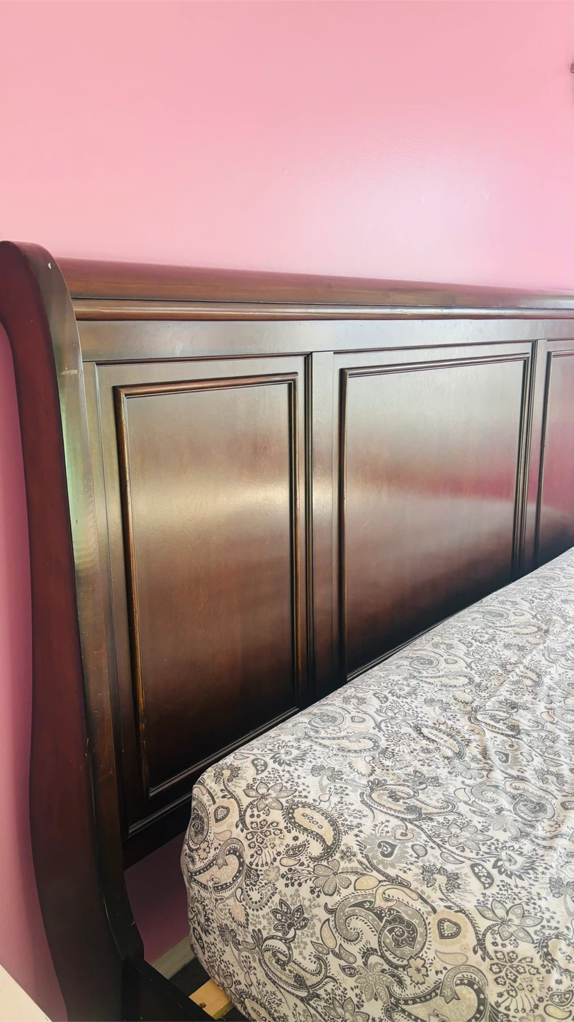 Wooden king size  bed frame with drawers