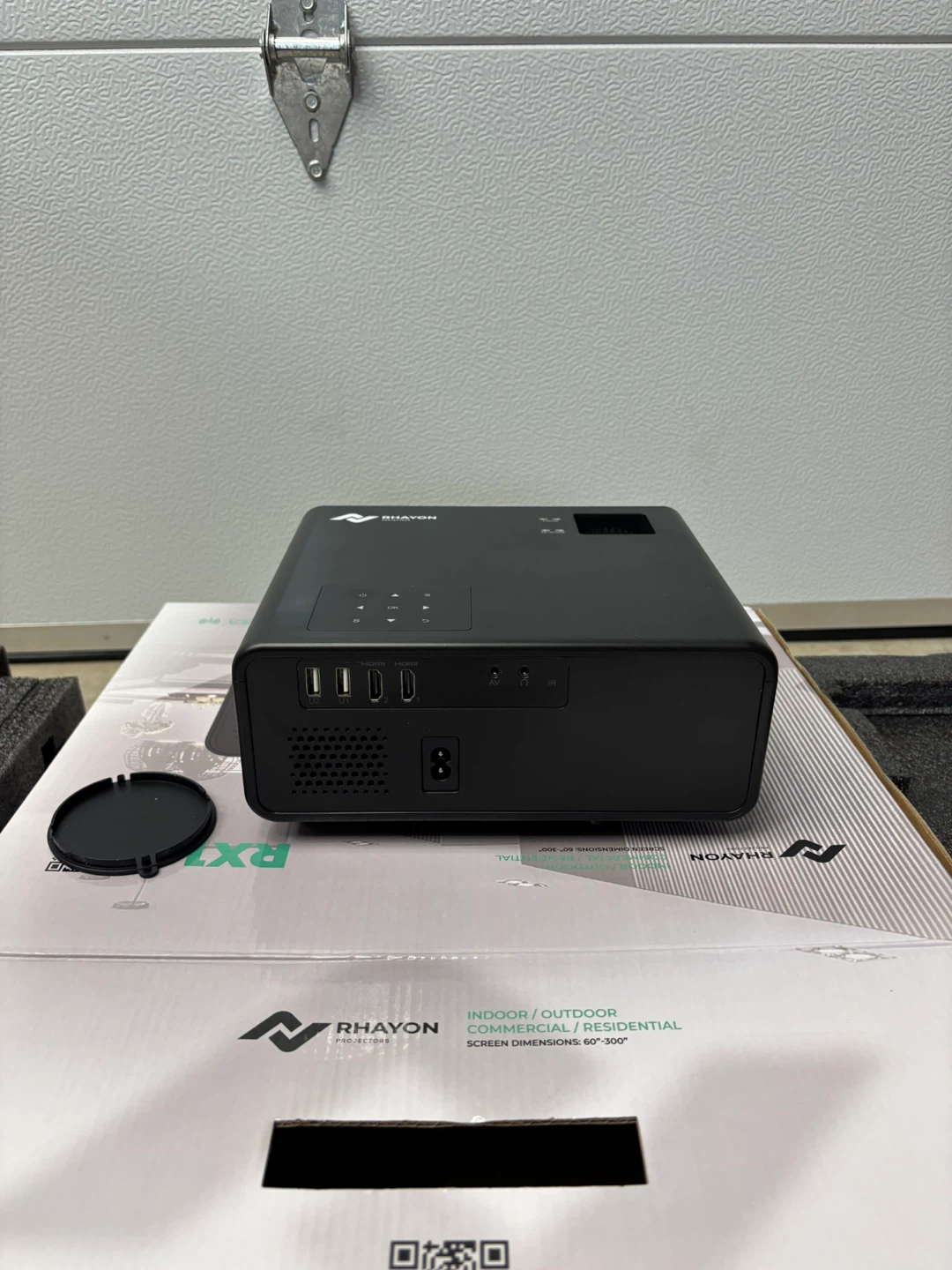 Rhayon RX10 Smart Projector & 100” Titan Projector Screen - photo 5