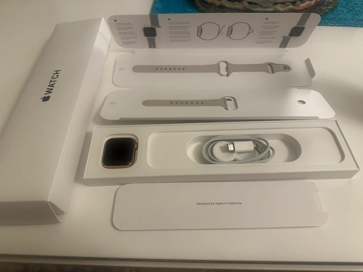 Apple Watch SE (1st Gen) 40mm GPS – Gold Aluminum