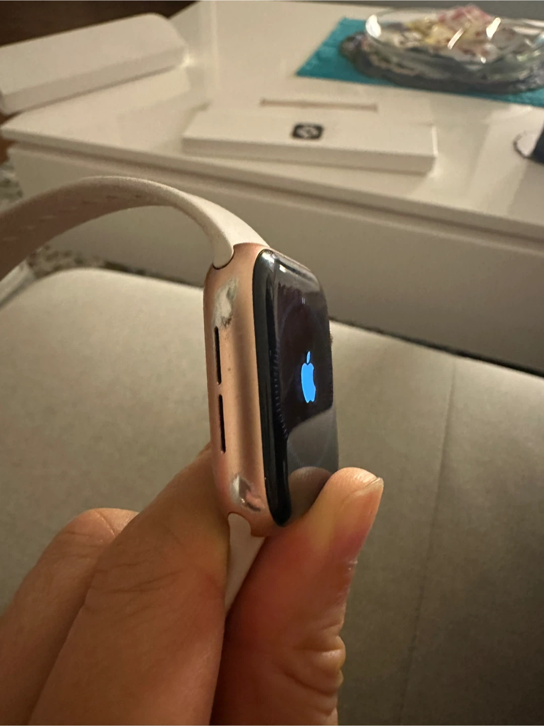 Apple Watch SE (1st Gen) 40mm GPS – Gold Aluminum - photo 3