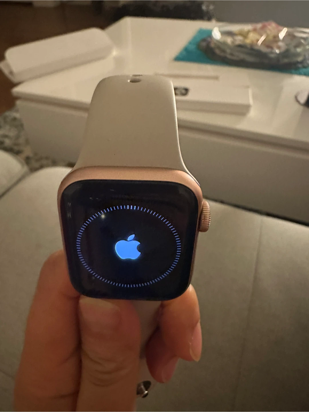 Apple Watch SE (1st Gen) 40mm GPS – Gold Aluminum - photo 4