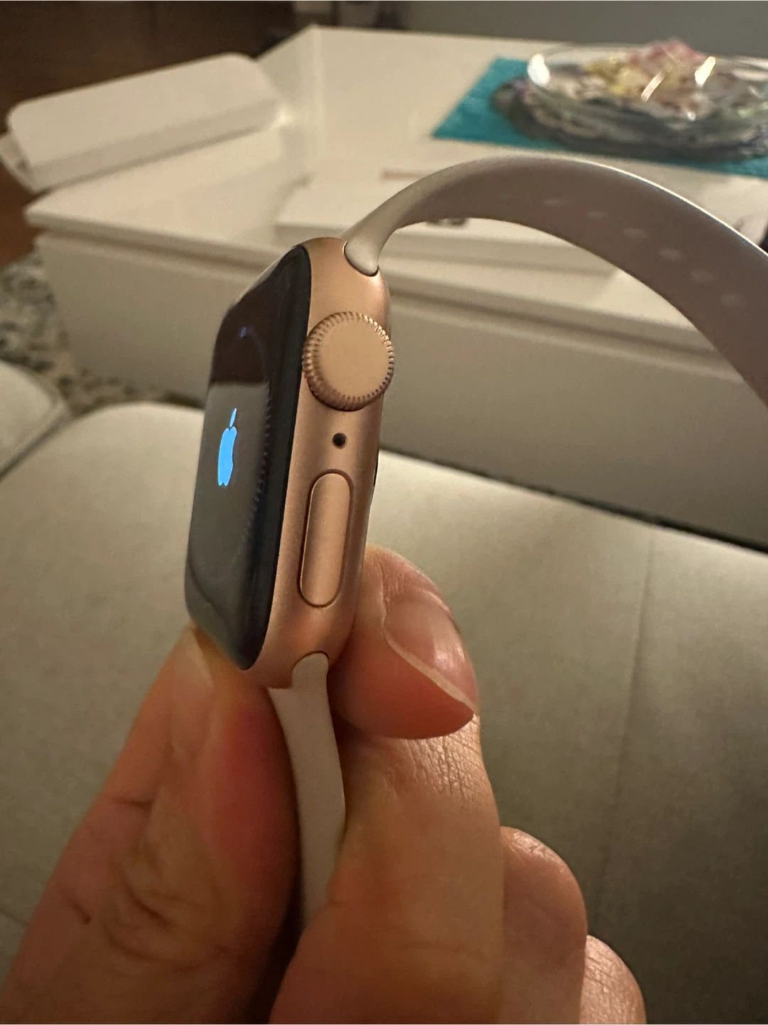 Apple Watch SE (1st Gen) 40mm GPS – Gold Aluminum - photo 5