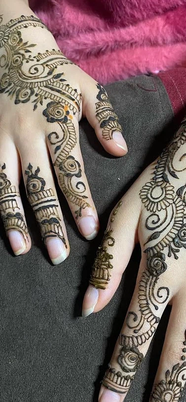 Henna tattoos all over body - photo 4