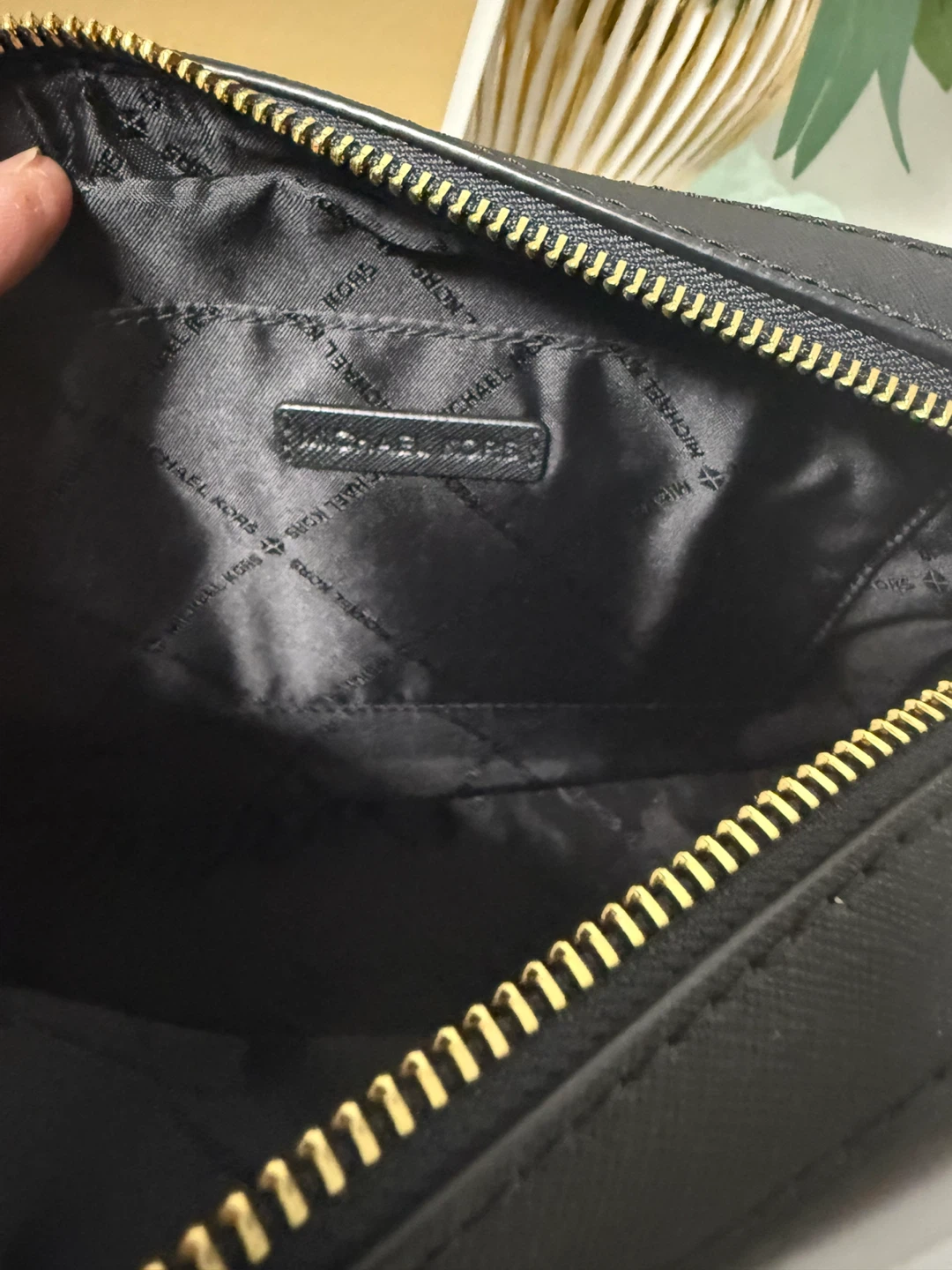 Michael Kors Black Leather Camera Bag - photo 5