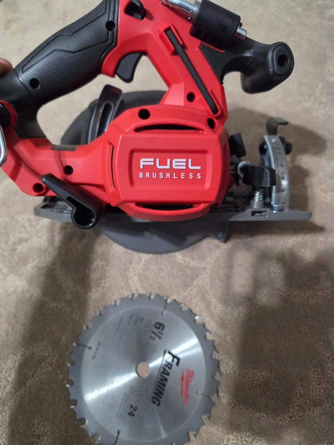 Milwaukee FUEL BRUSHLESS Circular Saw - photo 2