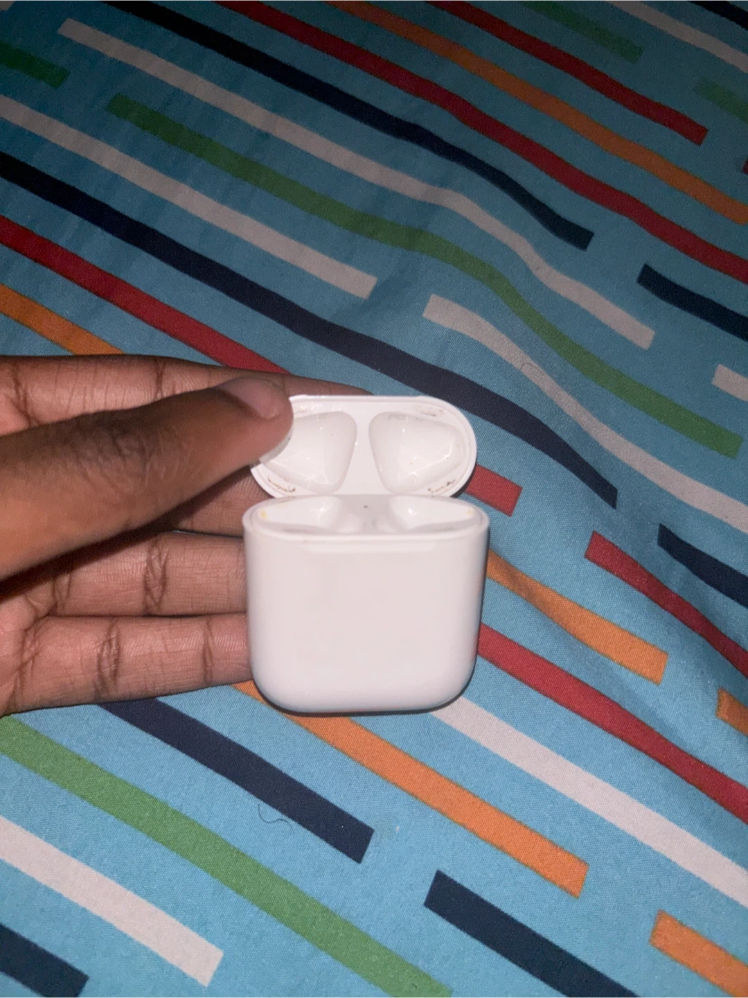 Apple AirPods 2 Charging Case - photo 2