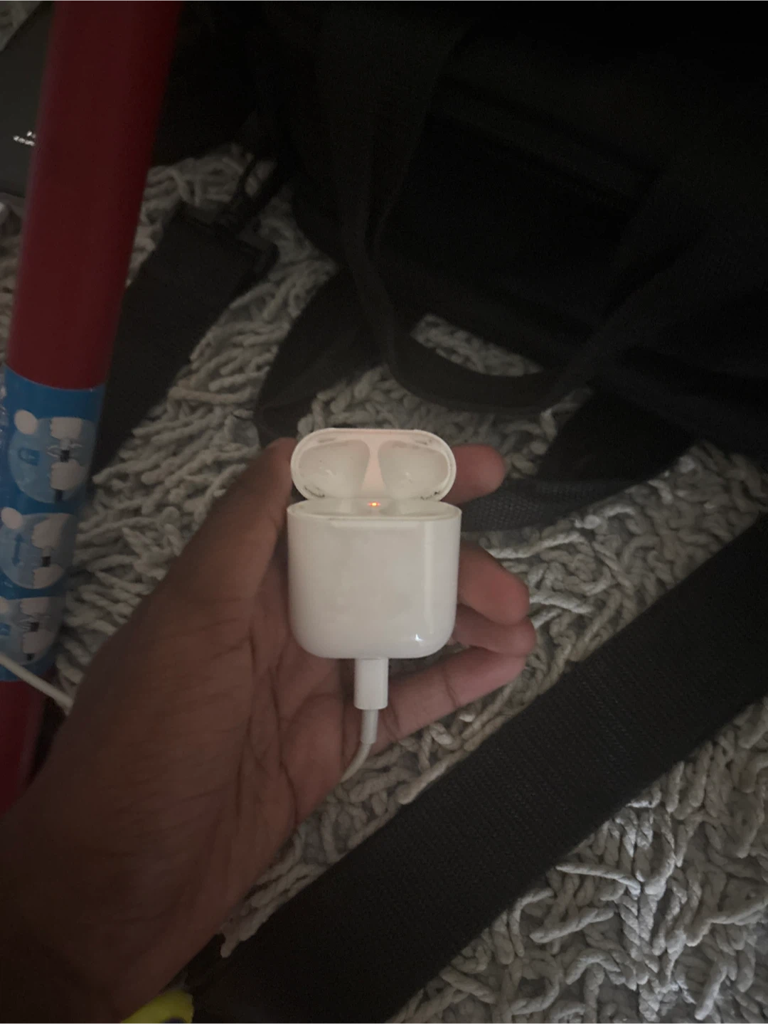 Apple AirPods 2 Charging Case - photo 3