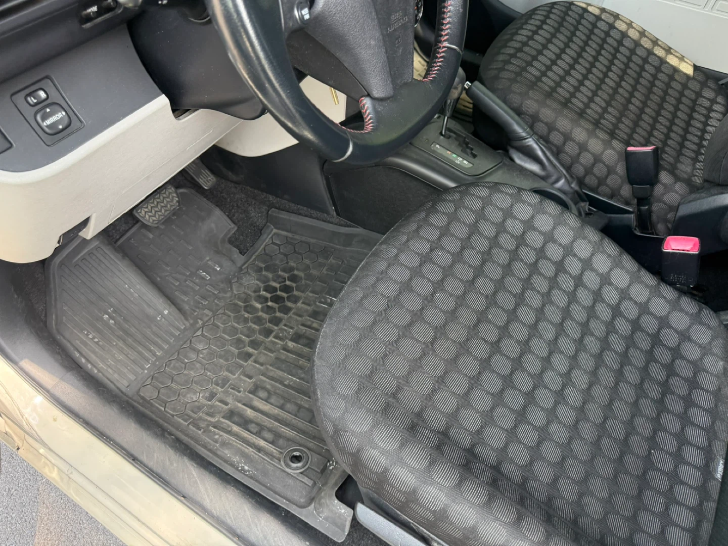 White Scion IQ 2012 - photo 5