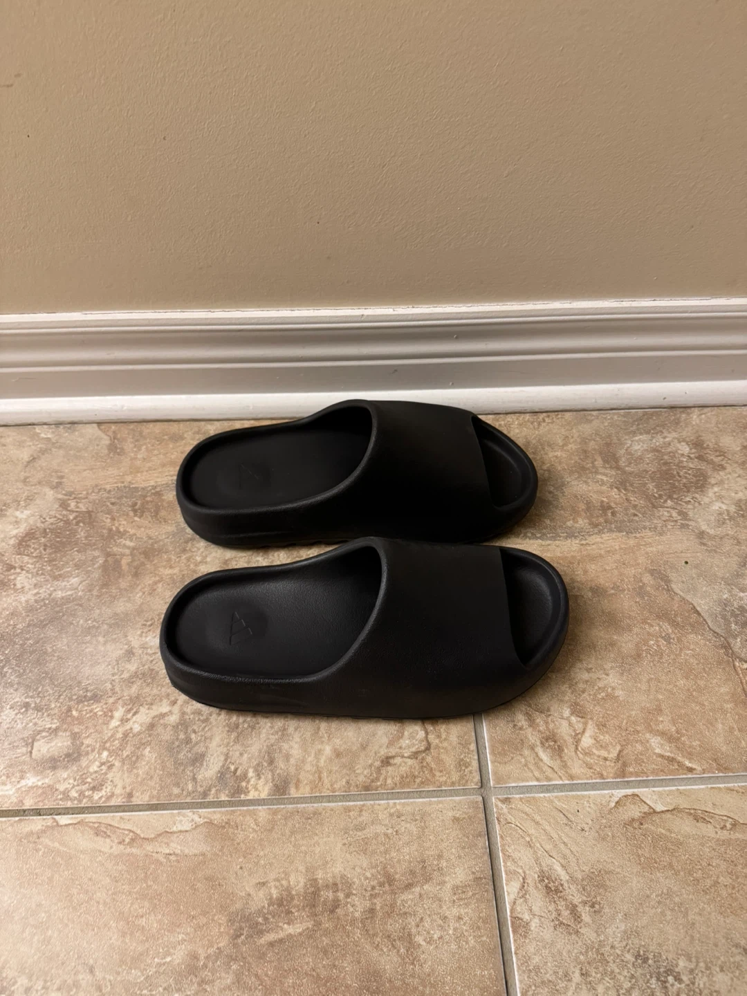 Yeezy slides size 10 - photo 4
