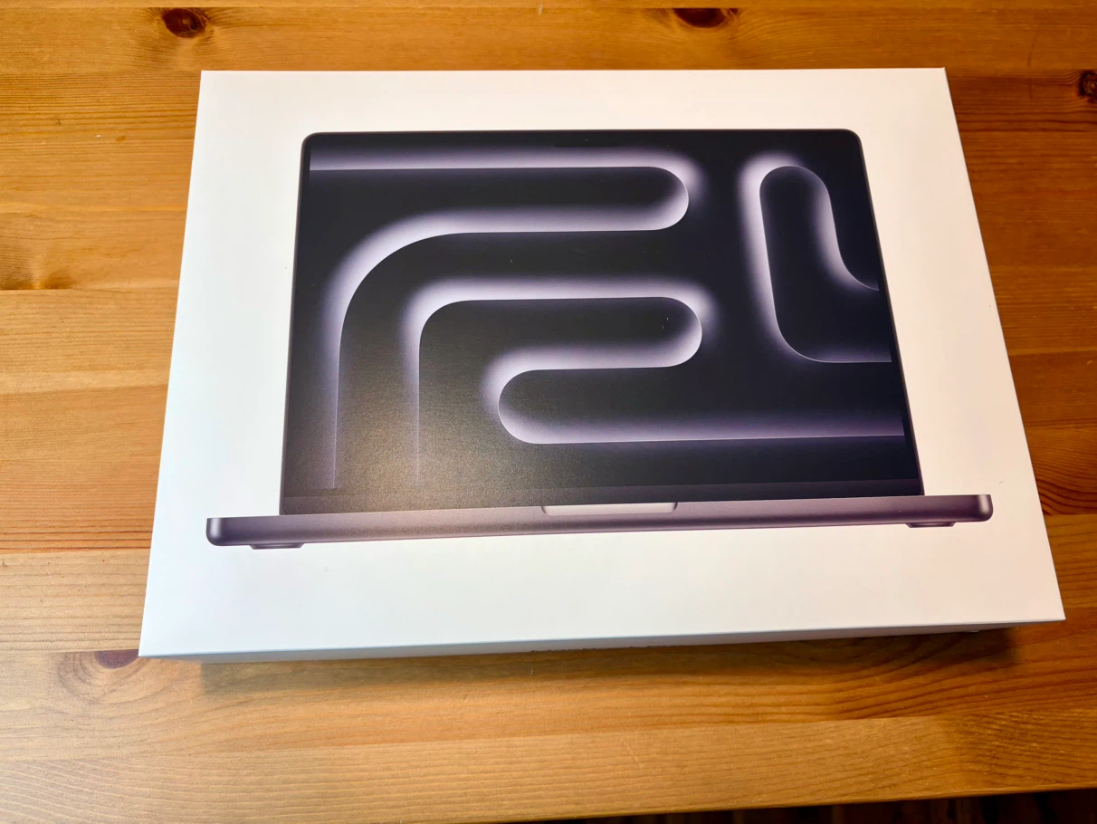 (New) AppleCare+ MacBook Pro 14” M5 Pro 24GB RAM / 1TB SSD