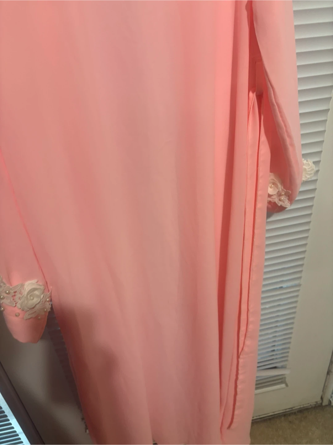 Pink Abaya with White Floral Embellishments - photo 2