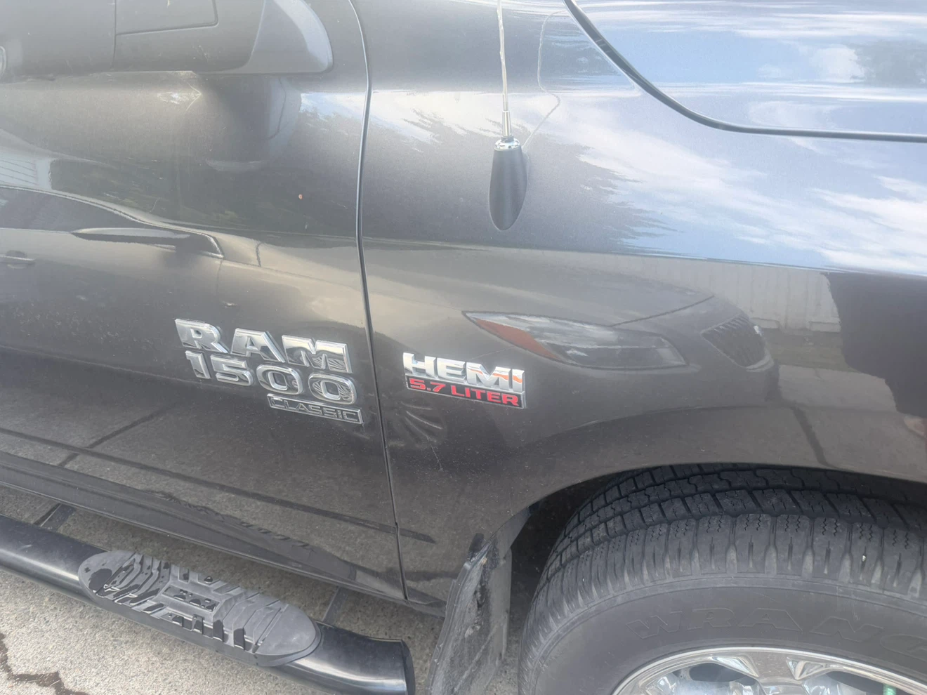 Dodge Ram 1500 Classic Hemi 5.7L Truck - photo 2