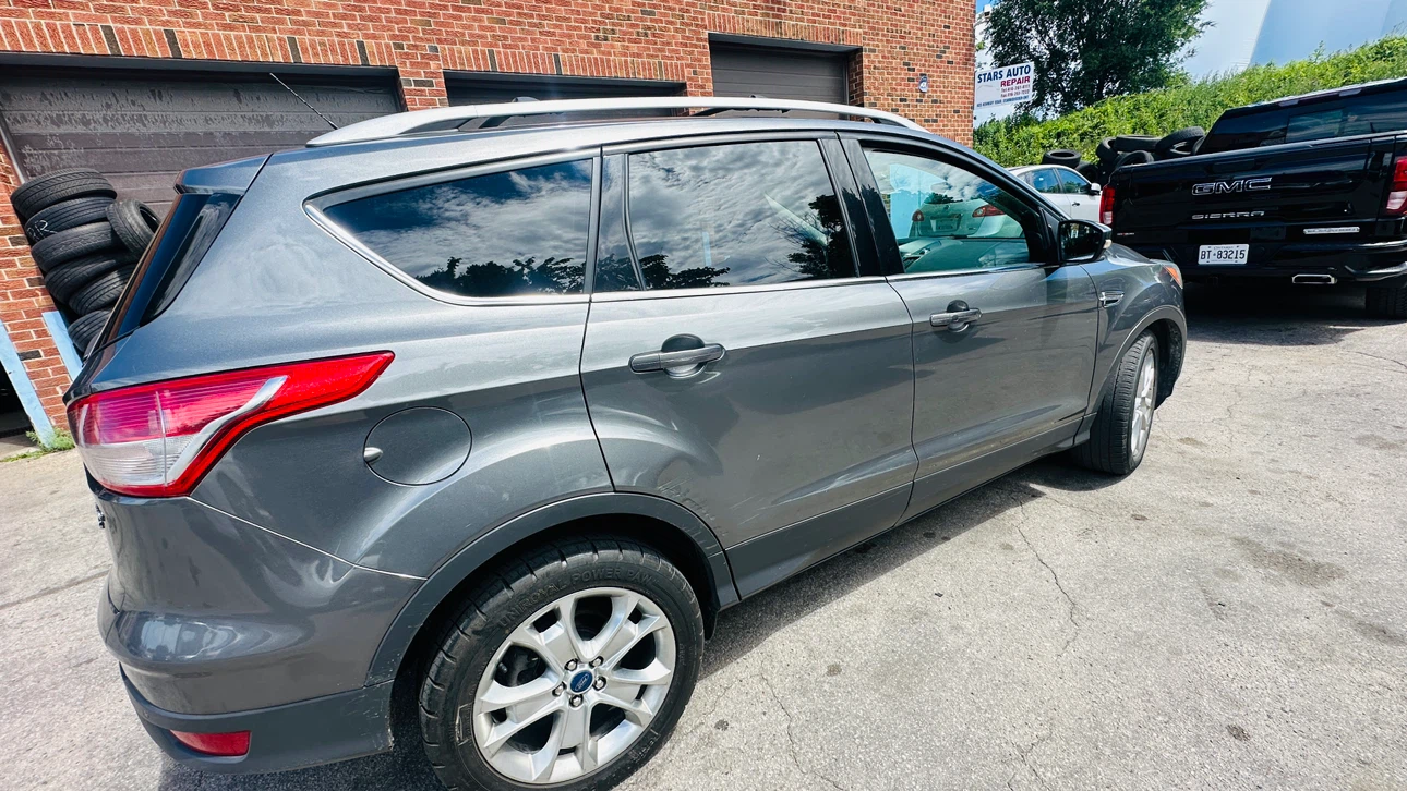Ford Escape Titanium SUV - photo 2