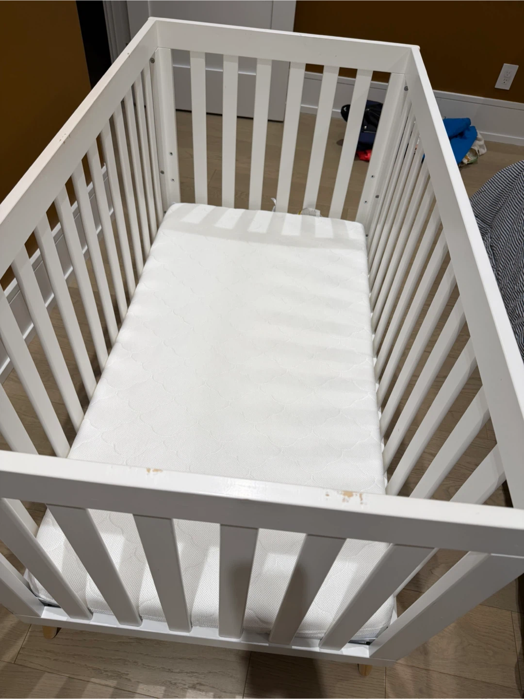 White Baby Crib with Mattress - photo 3