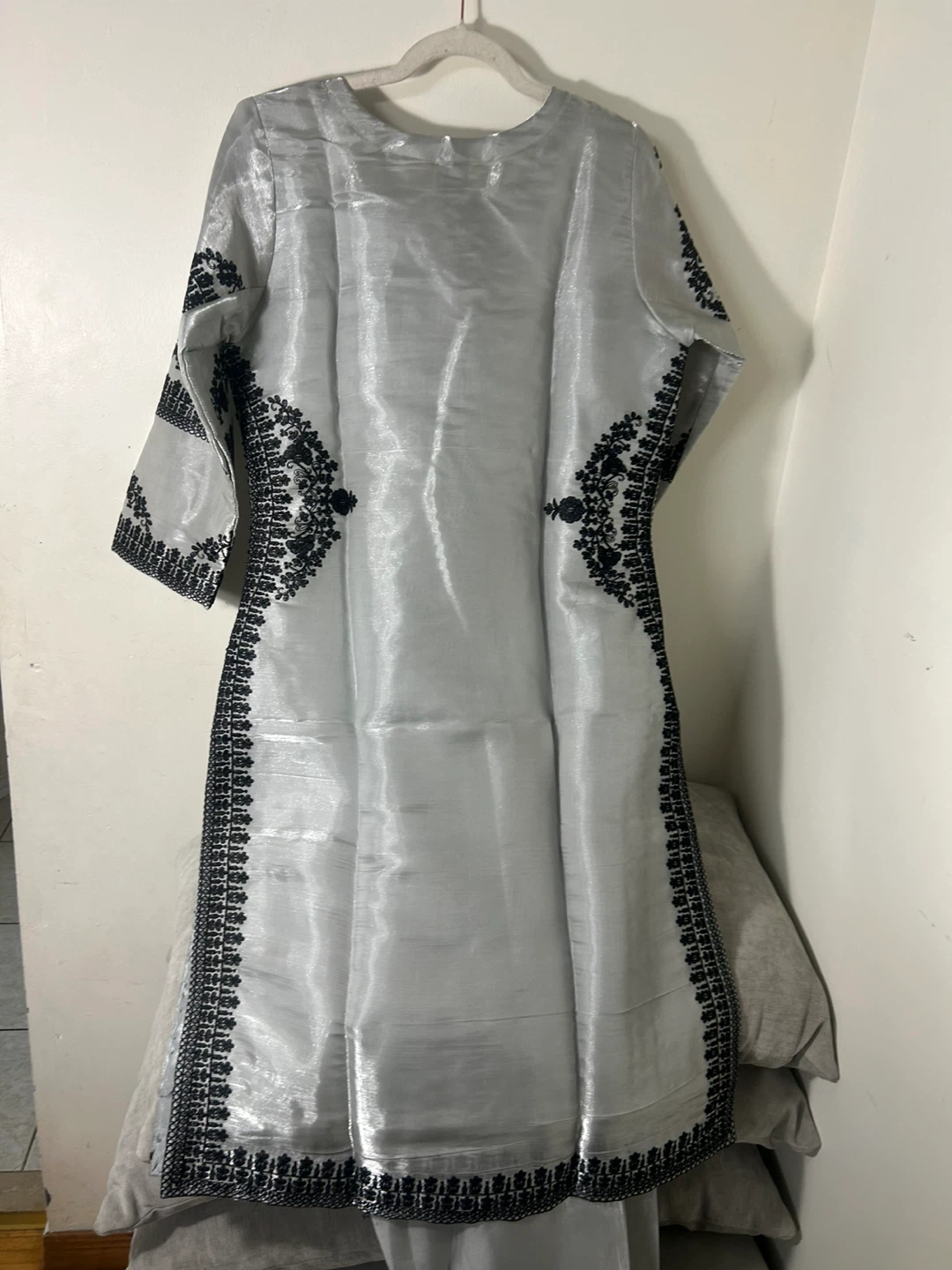 New Embroidered Sheesha Silk Suit - photo 3