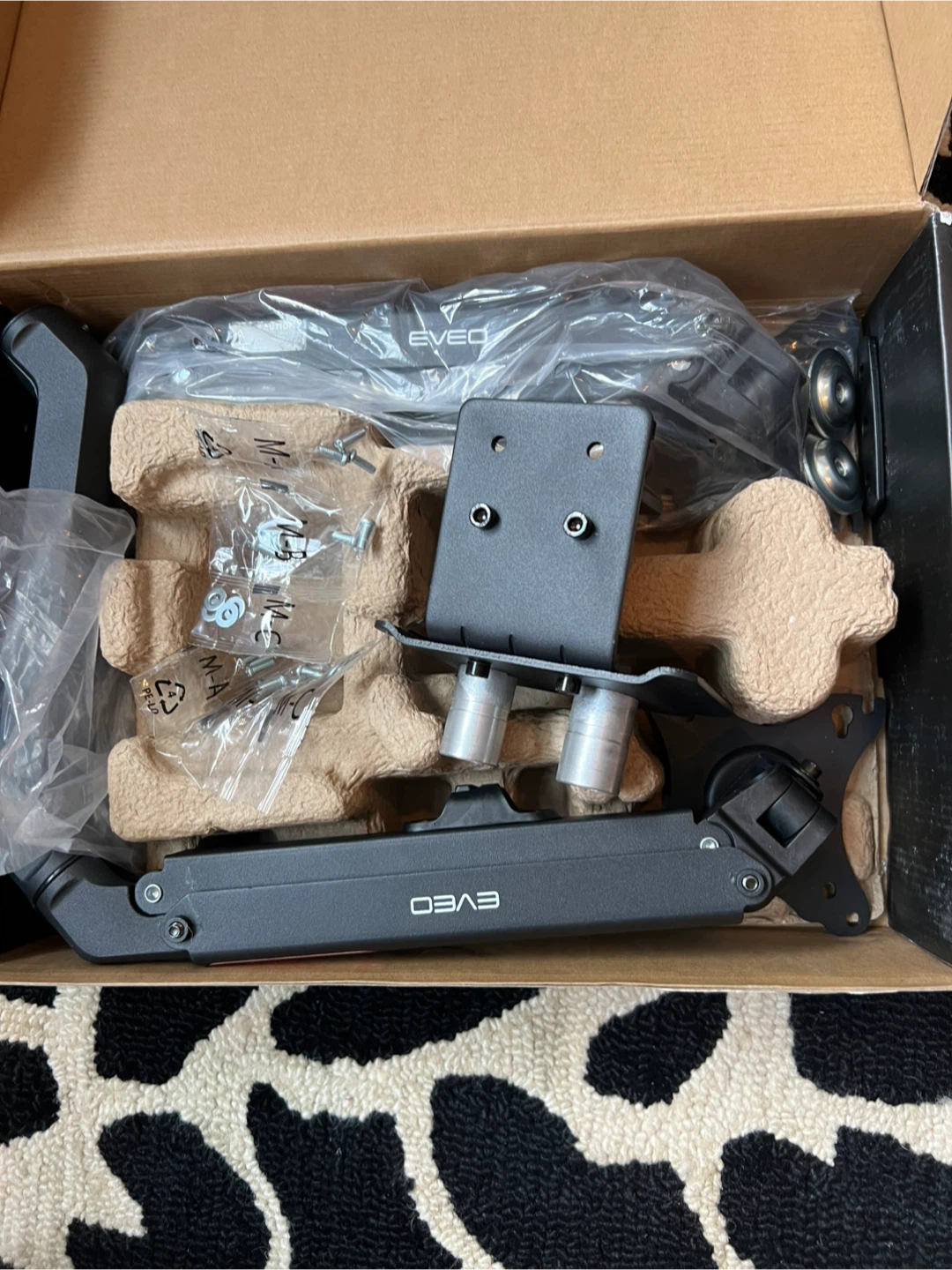 EVED Full Motion Dual Monitor Mount - photo 2