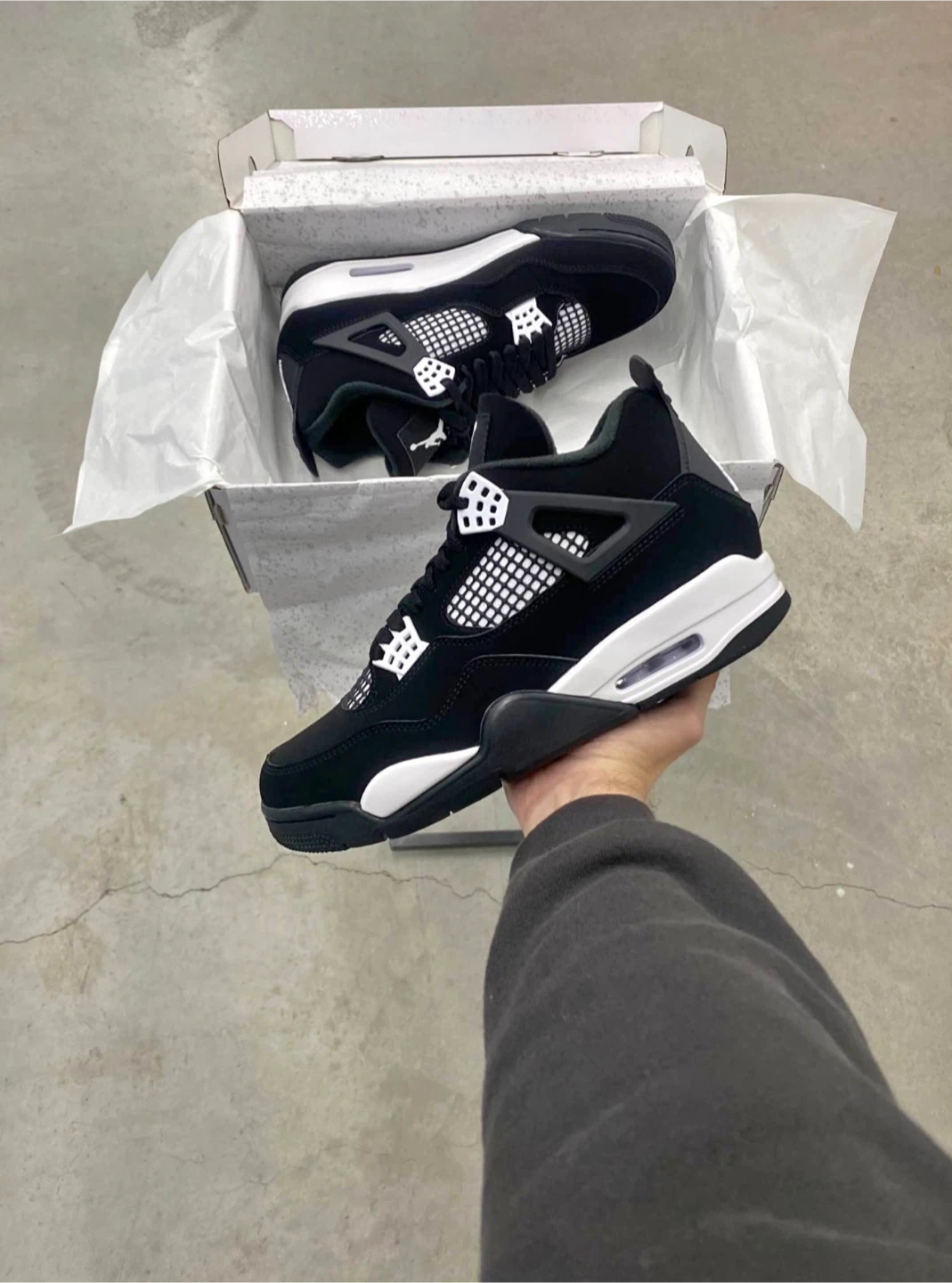 Jordan 4 white thunder