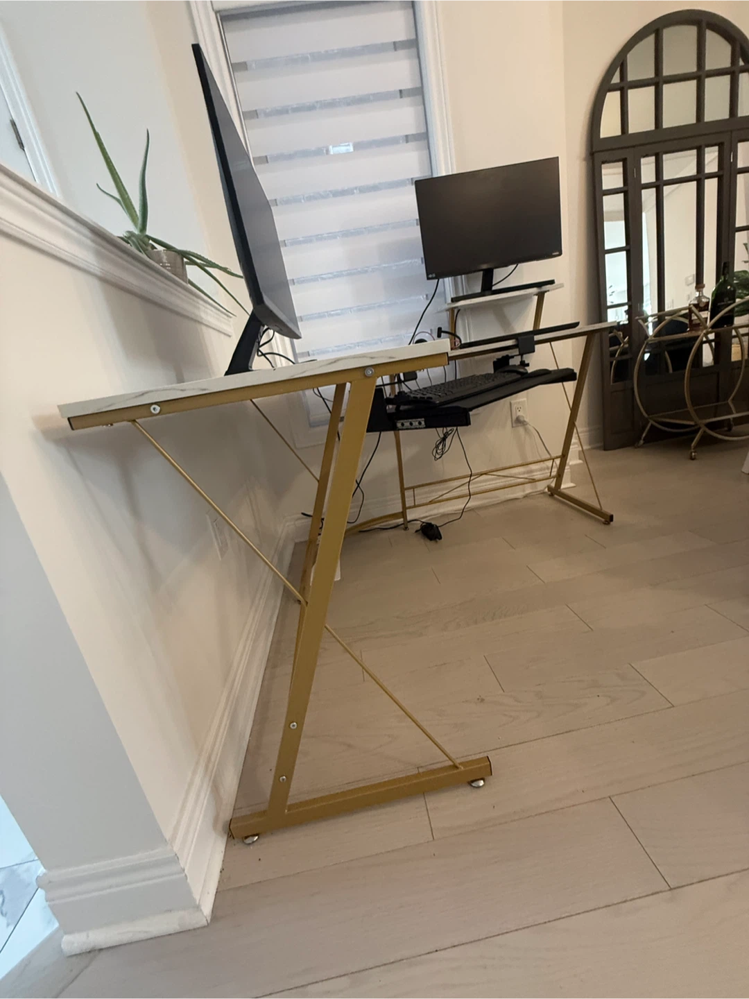 Corner L-Shaped Desk with Keyboard Tray - photo 2