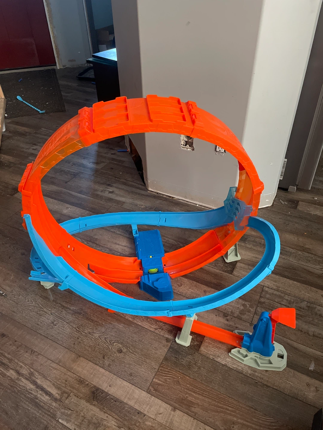Hot wheels Massive Loop Mayhem track set for kids