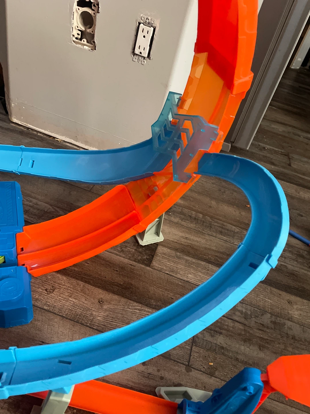 Hot wheels Massive Loop Mayhem track set for kids - photo 3