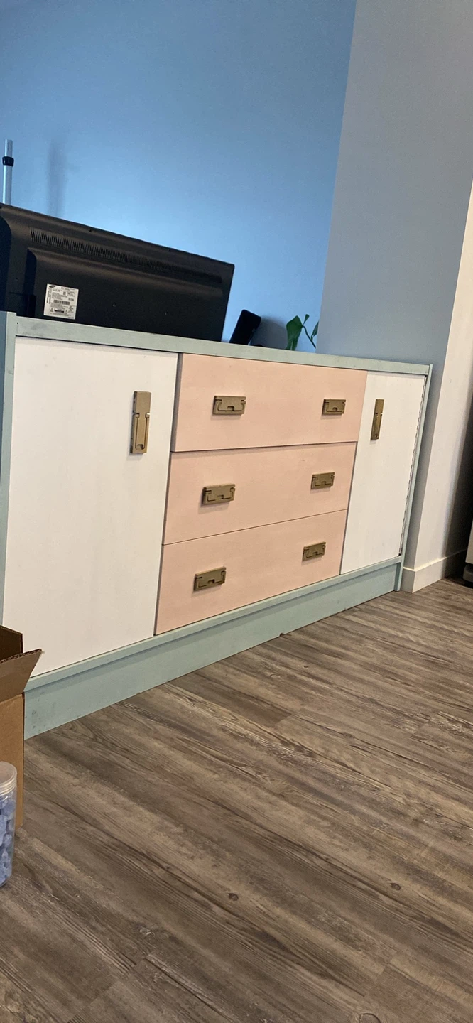 Buffet/Dresser with Drawers and Cabinets