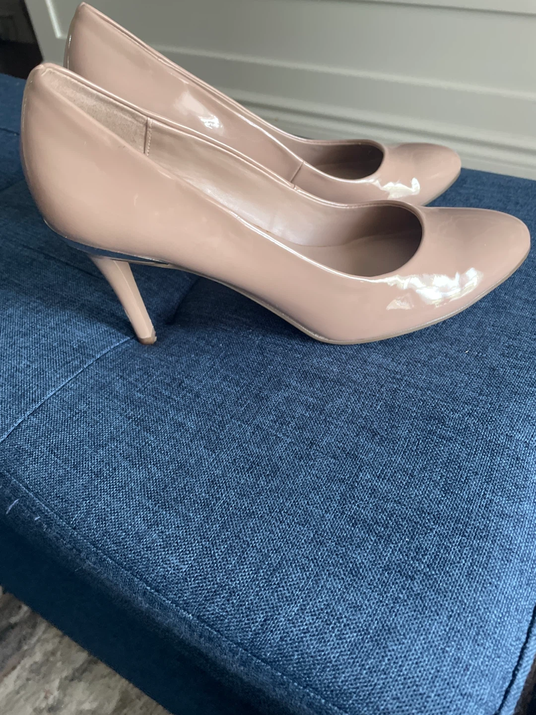 Bandolino Women's Nude Patent Heels