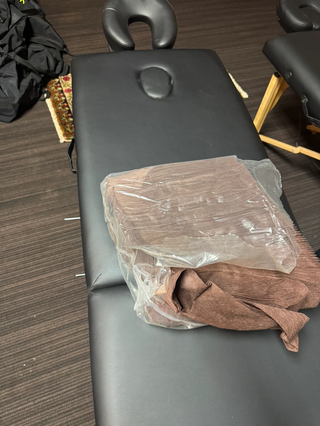 Black Massage Table with Adjustable Height - photo 4