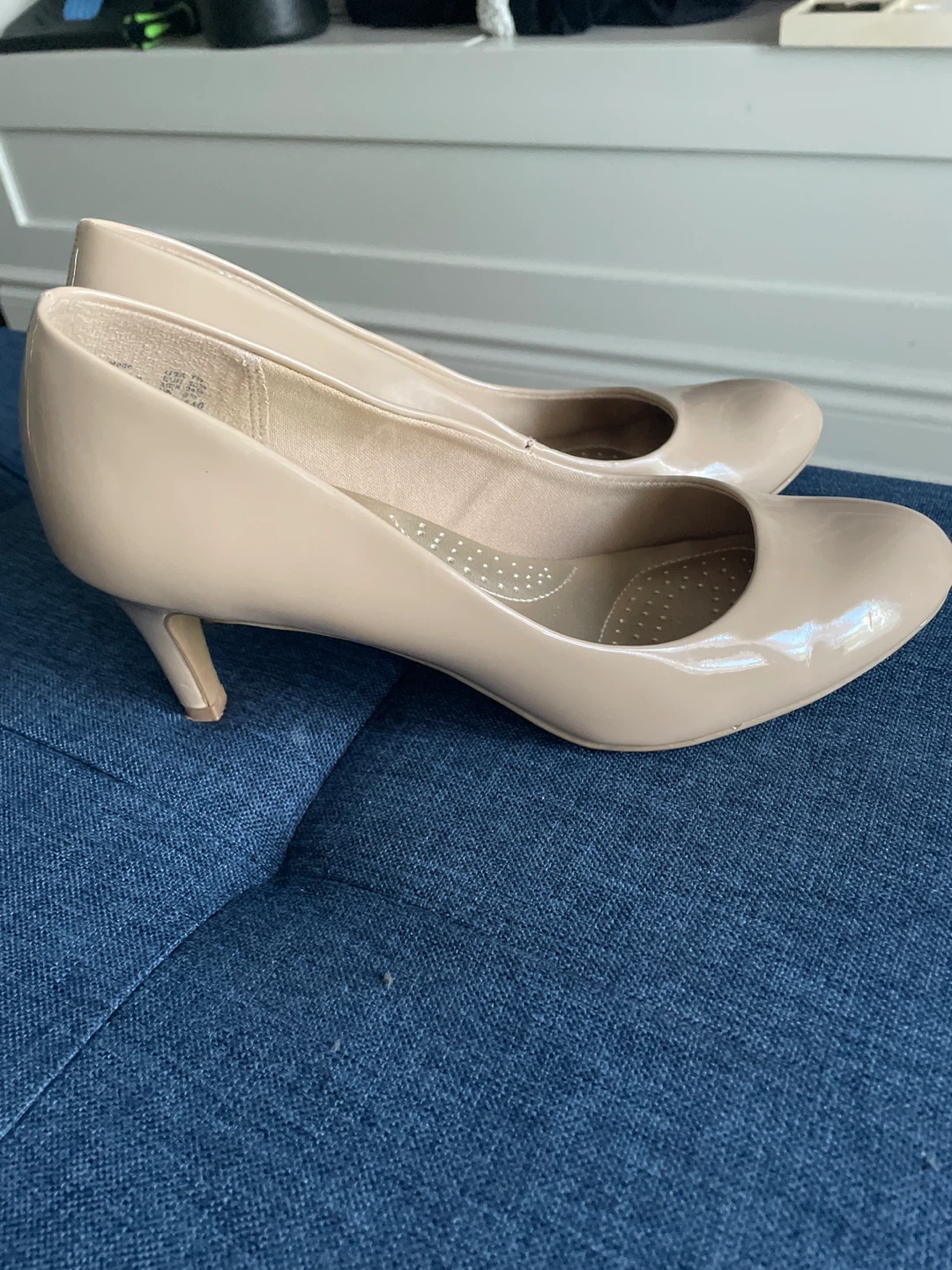 Dexflex Comfort Beige Patent Pumps
