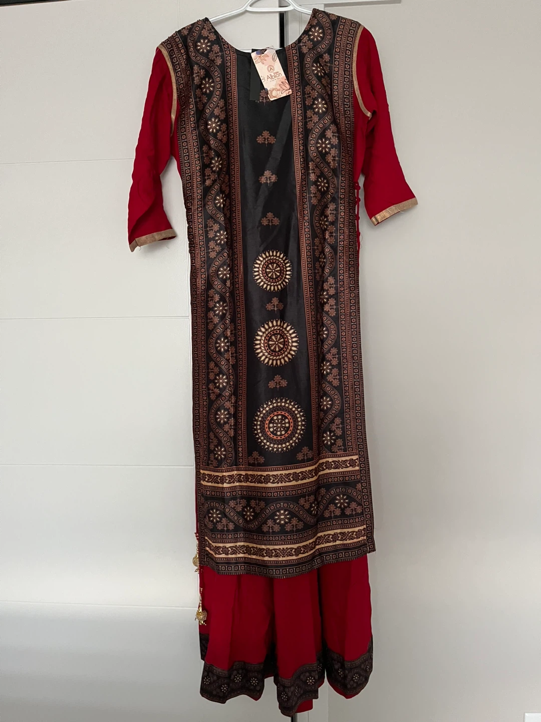 Red and Black Embroidered Kurti - photo 2