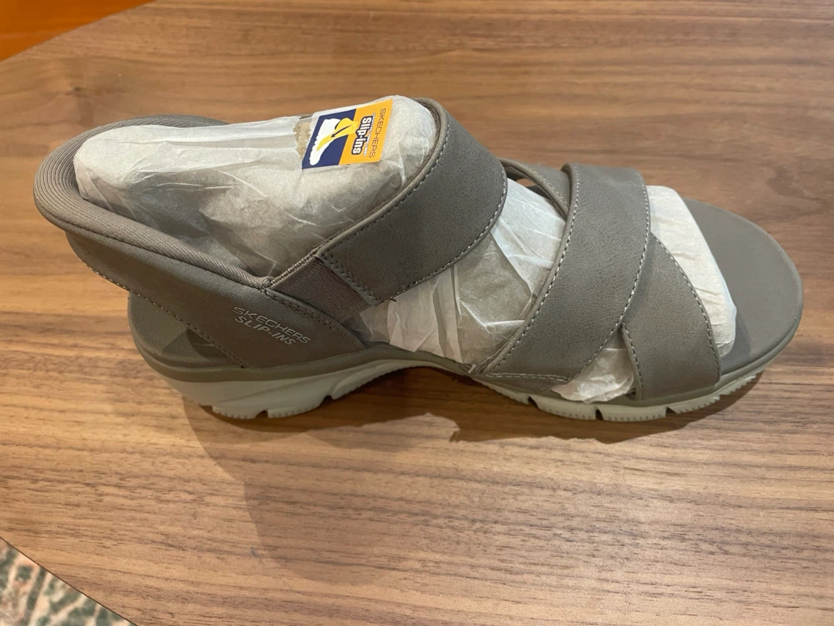 Skechers Women's Slip-ins Relaxed Fit Yoga Foam Sandals - photo 2