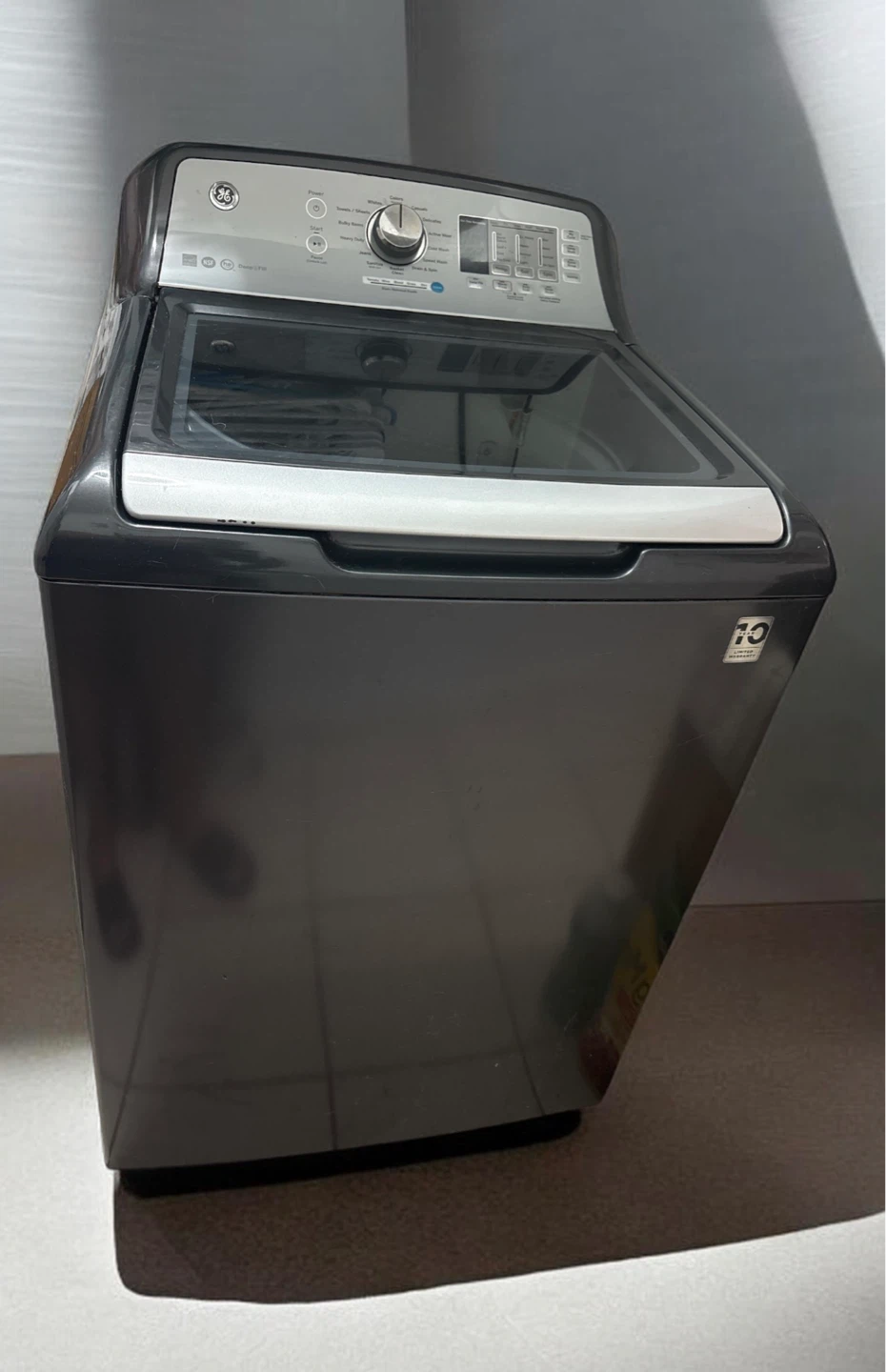 Moving Sale: Large GE Washer