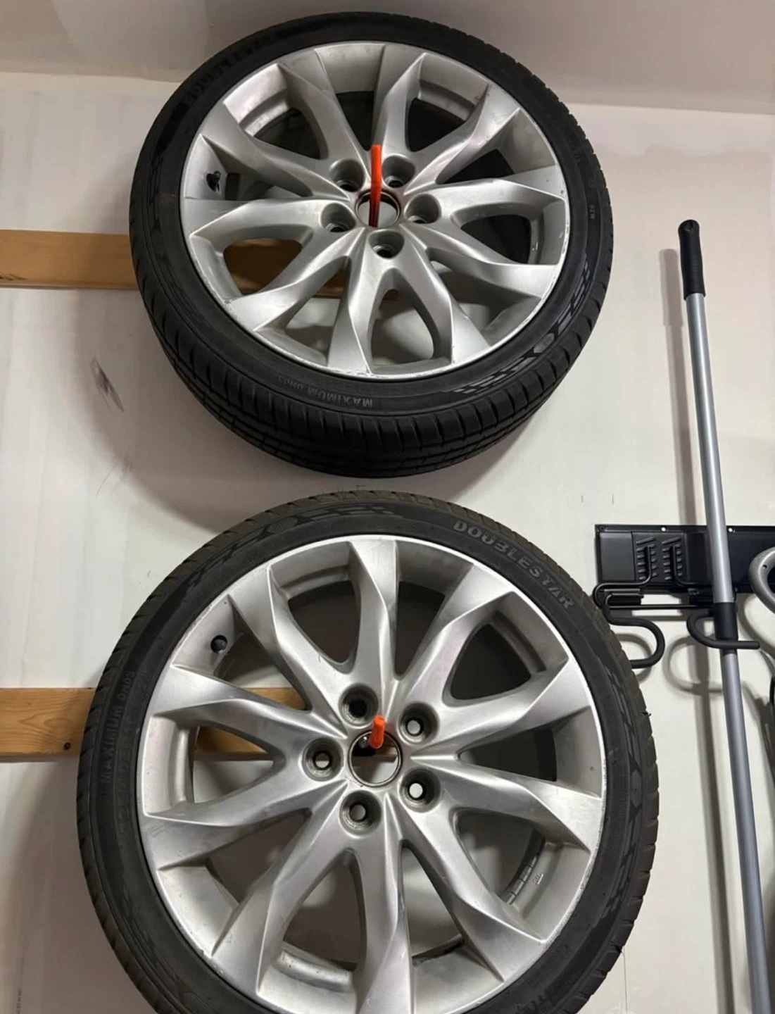 2 Summer Tyres & Rims Set : 225/40ZR18