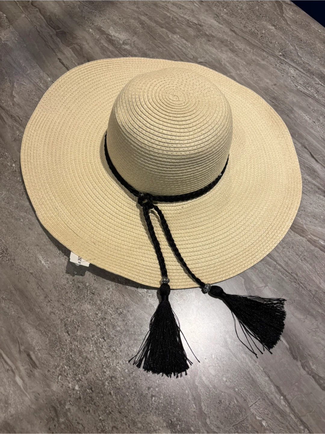 NEW WITH TAG straw Hat with Tassels