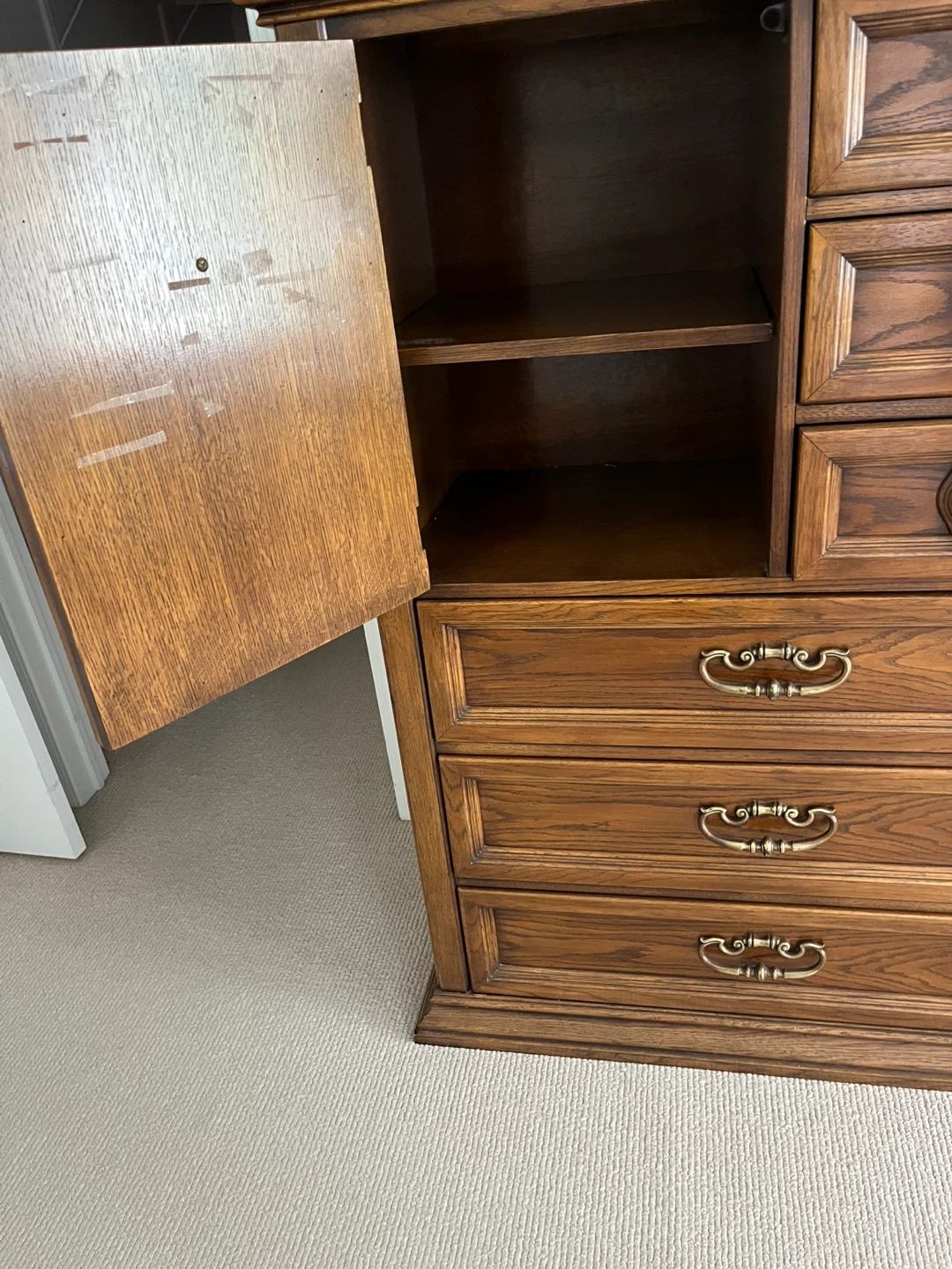 Oak chest of drawers