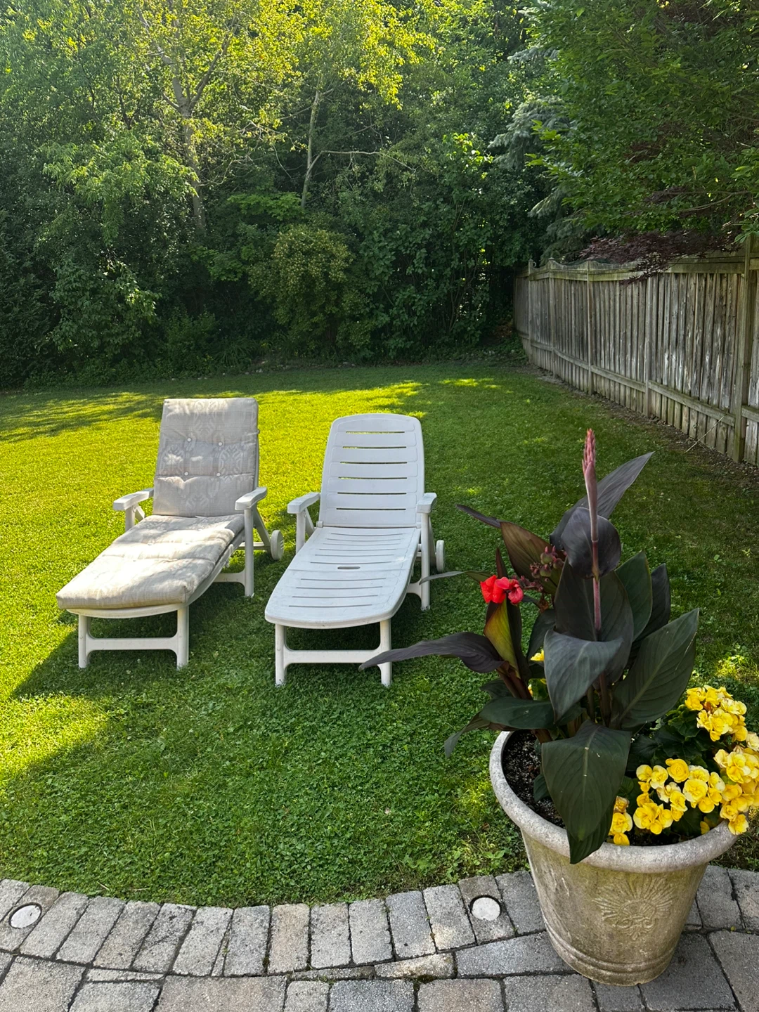 White Outdoor Lounge Chairs