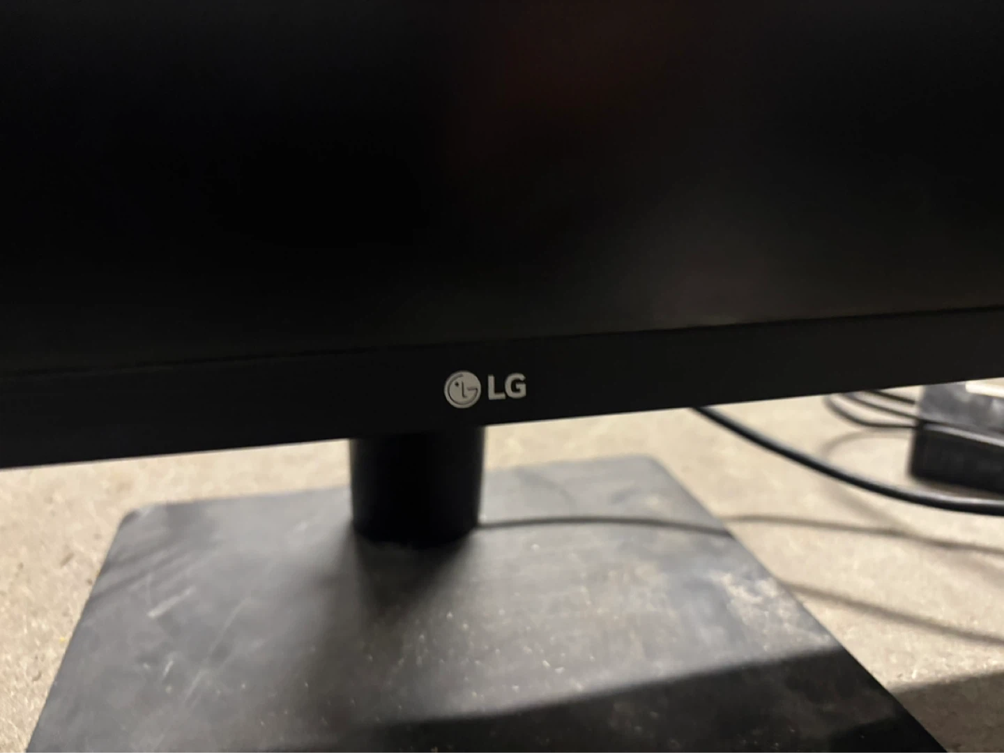 LG Monitor - photo 2