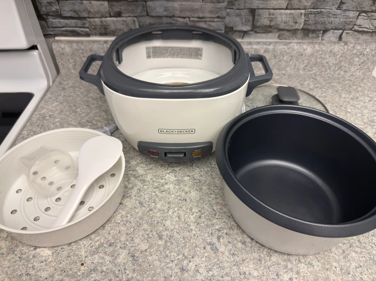 6-cup Black + Decker Rice Cooker with Steamer Basket - photo 2