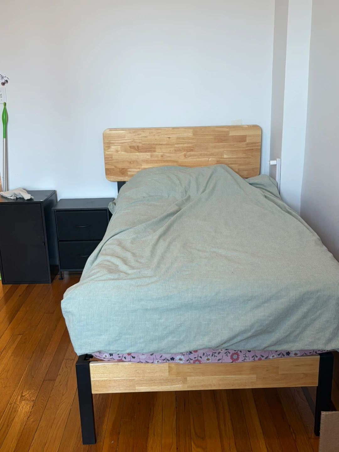 ZINUS Olivia Twin Bed Frame & ZINUS 12 inch Mattress