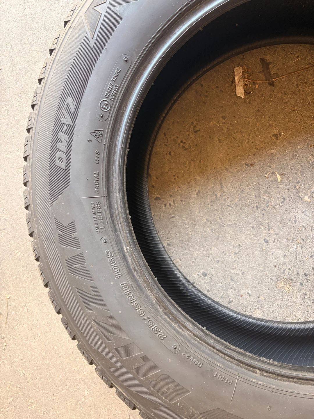 Set of 4 Bridgestone Blizzak DM-V2 Winter Tires - 235/65R18 - photo 2