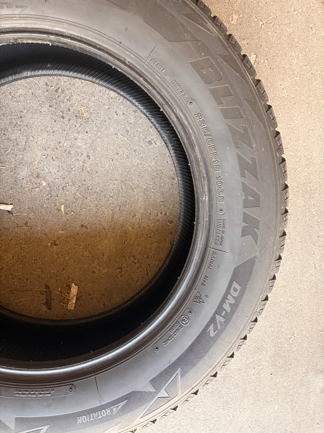 Set of 4 Bridgestone Blizzak DM-V2 Winter Tires - 235/65R18 - photo 3